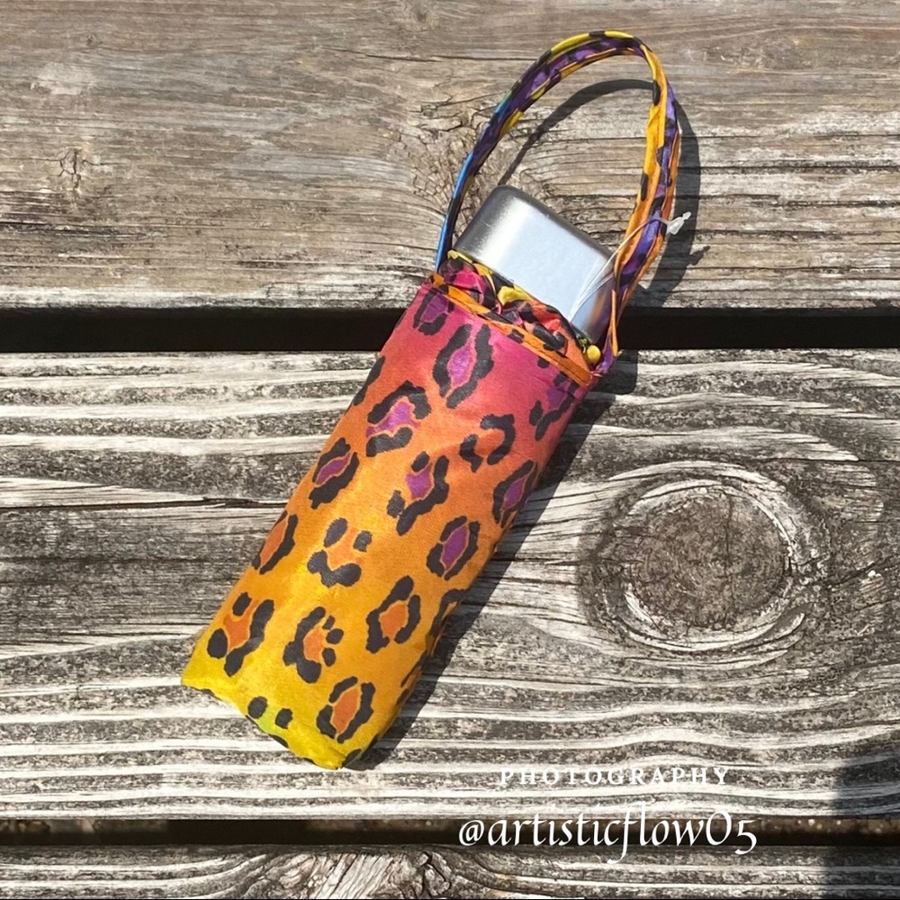 NEW! Totes Small Compact Rainbow Leopard Umbrella - Picture 3 of 8